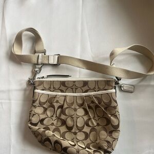 Coach Stylish Tan Shoulder Bag